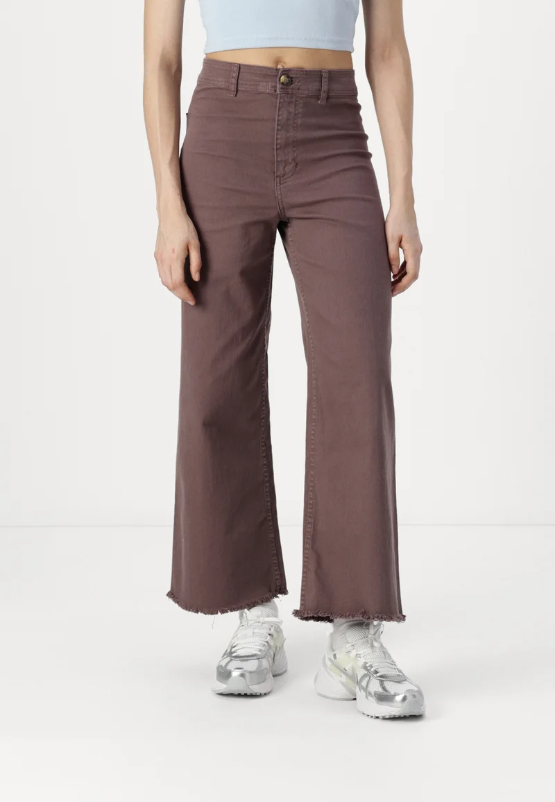 Store Billabong FREE FALL - Trousers brown Streetwear Sale Streetwear Clothing Socks Casual Trousers