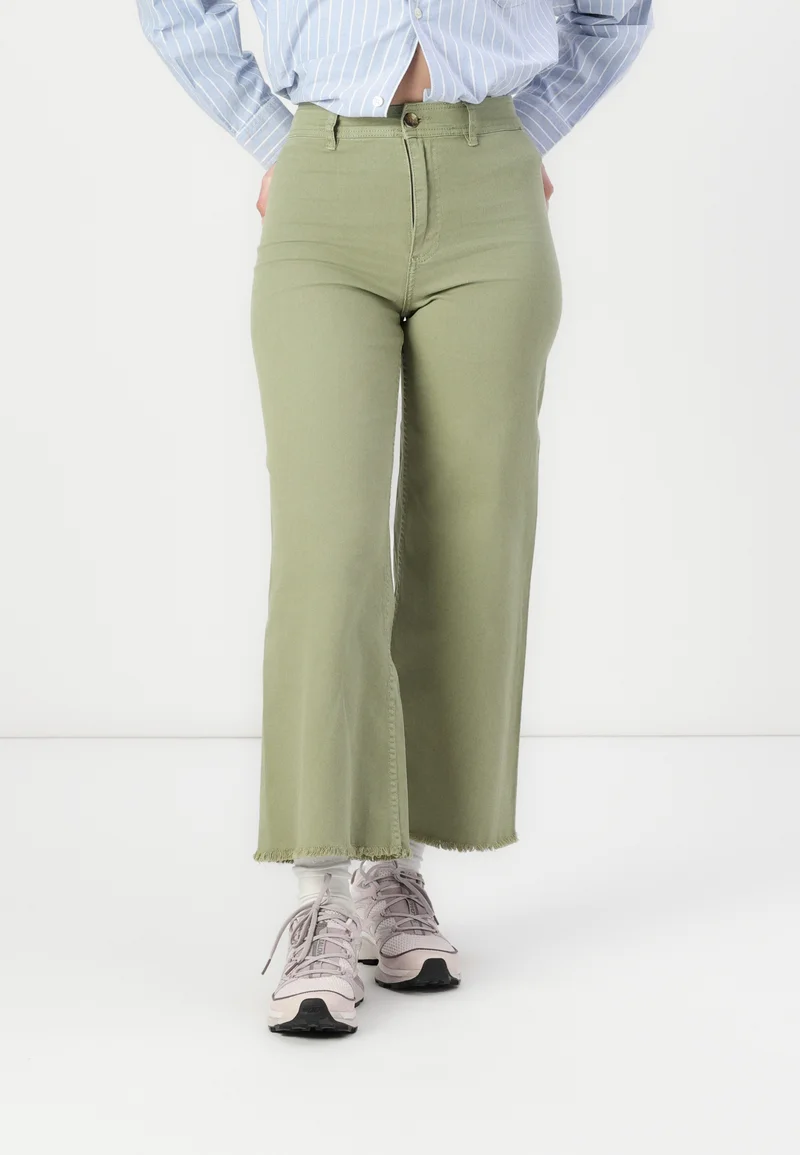 Outlet Billabong FREE FALL - Flared Jeans army Streetwear Sale Streetwear Clothing Socks Bootcut & Flared