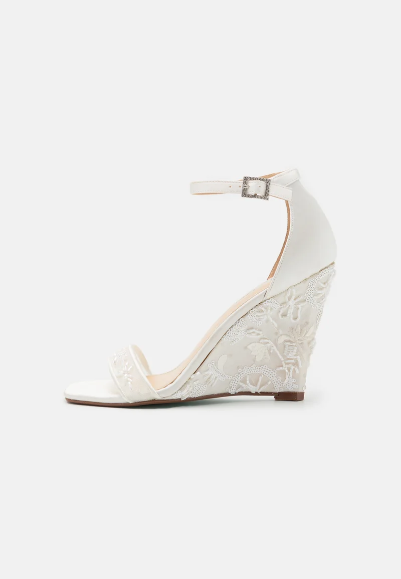 high-tech materials Blue by Betsey Johnson IVAN - Wedge sandals ivory Shoes Bridal shoes