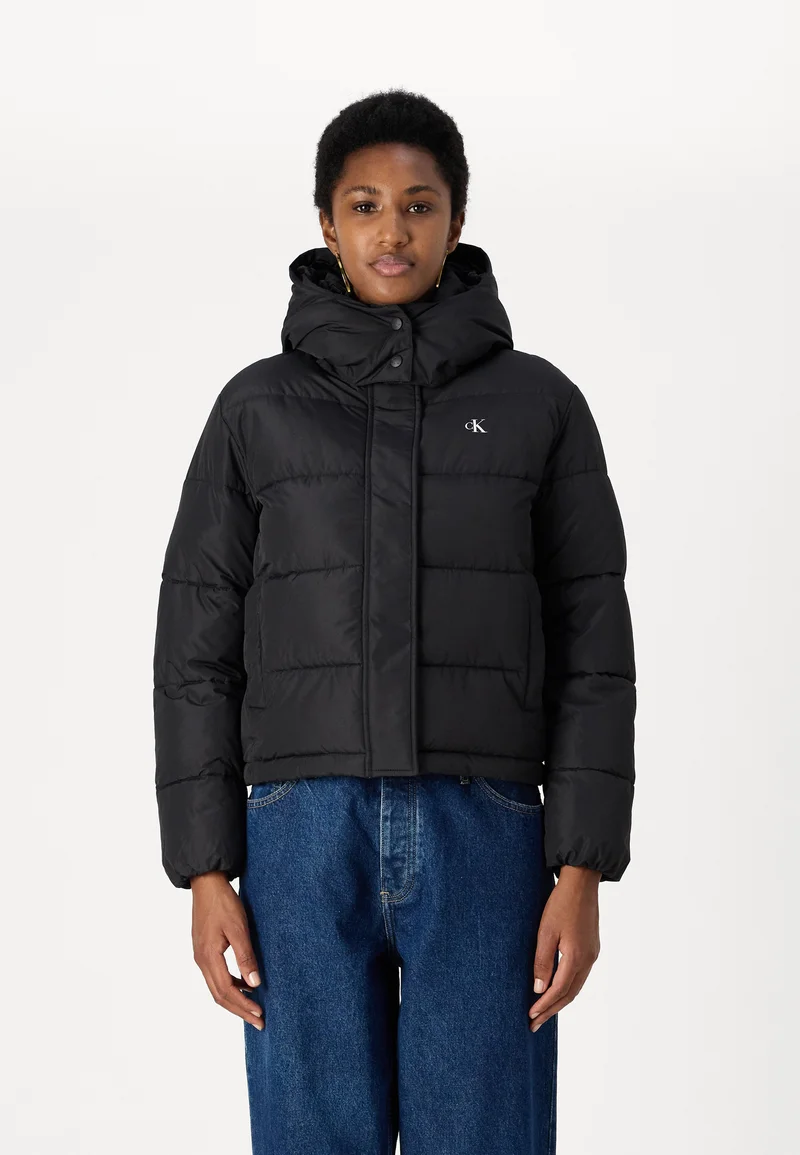 100% top quality Calvin Klein Jeans MATTE MONOLOGO PUFFER SHORT - Winter jacket black Clothing Jackets & Blazers Bomber Jackets