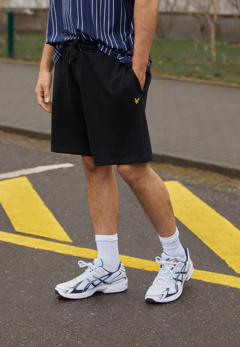 Clearance Prices Lyle & Scott Shorts - jet black Clothing Casual Shorts