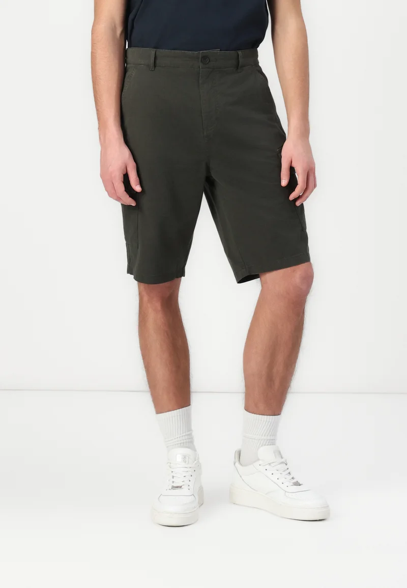 Available to buy online Lyle & Scott SHORT - Shorts olive Clothing Casual Shorts