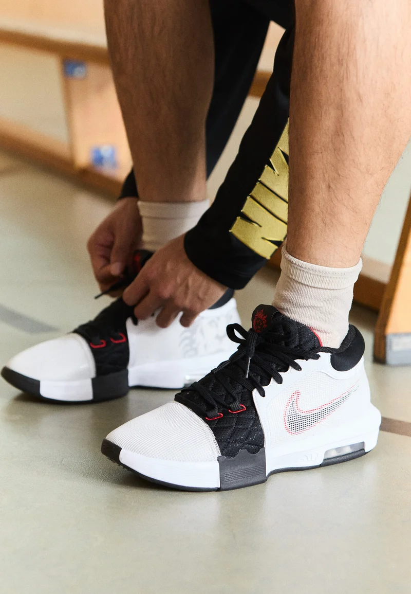 hot sale Online Nike Performance LEBRON WITNESS - Basketball shoes white/black/university red Sport Sale Shoes Boots