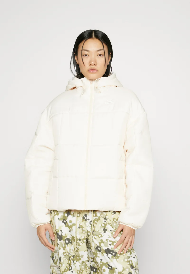 attractive price Nike Sportswear W NSW ESSTL THRMR CLSC PUFFER - Winter jacket guava ice/white Clothing Jackets & Blazers Bomber Jackets