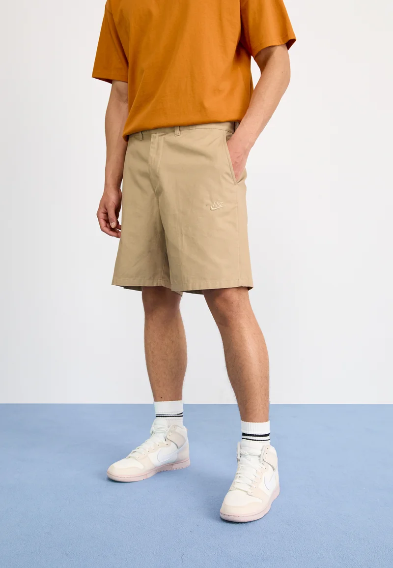 Fast Delivery Nike Sportswear CLUB - Shorts khaki Streetwear Sale Streetwear Clothing Swimwear Casual Shorts