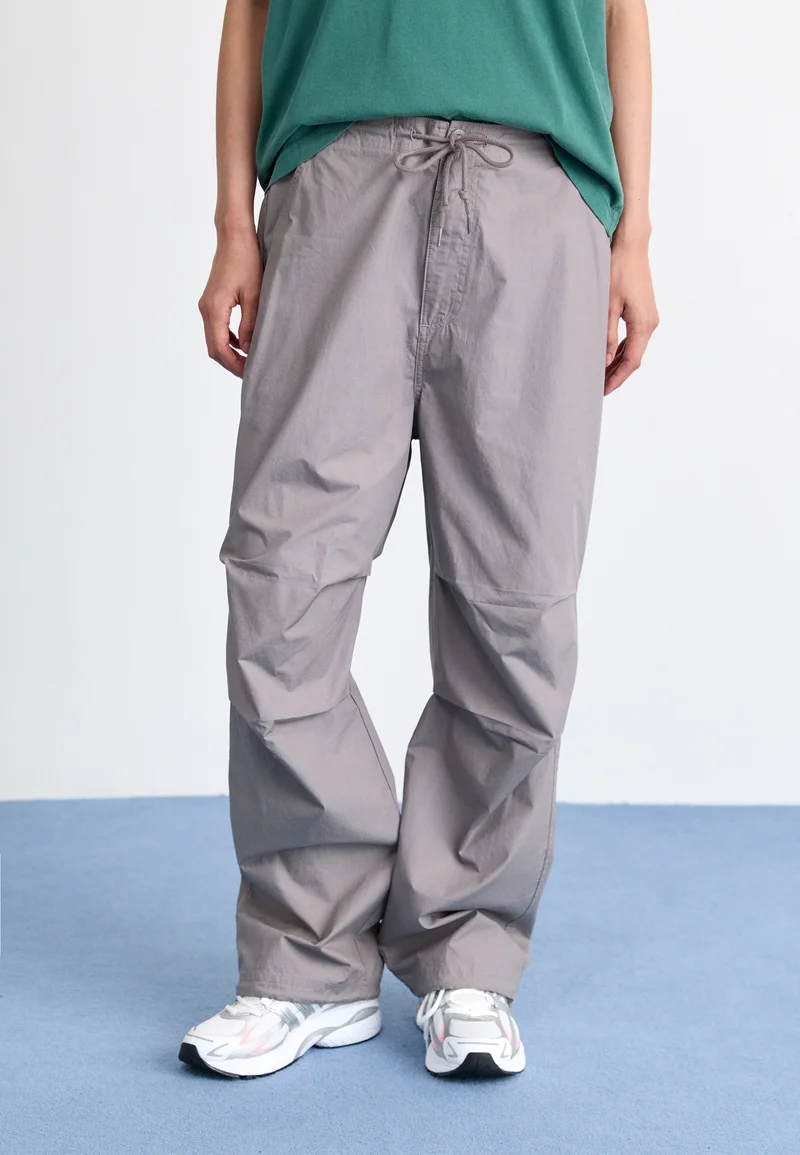 Save up to 80% Obey Clothing MINA PARACHUTE PANT - Trousers grey sky Streetwear Sale Streetwear Clothing Socks Casual Trousers