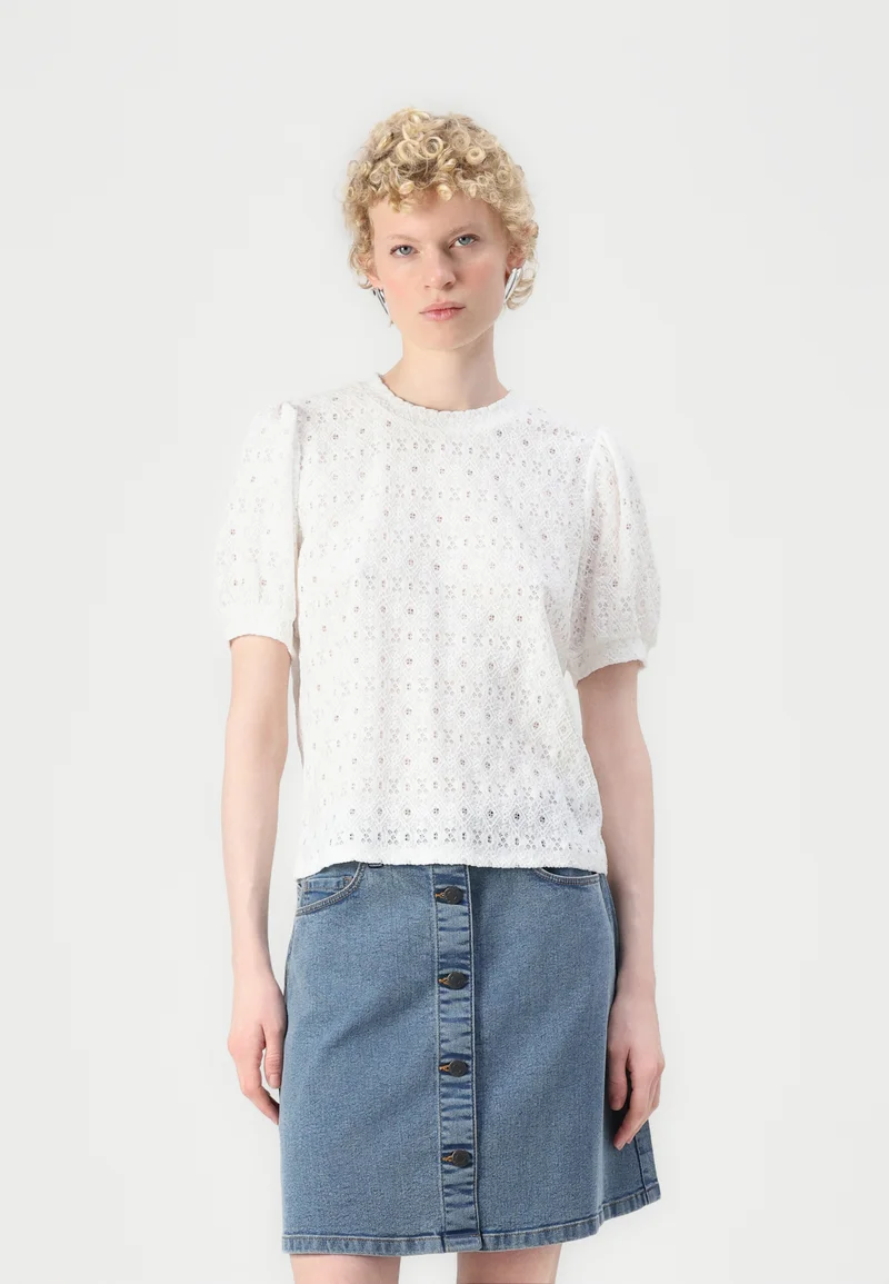 Authentic Object OBJLAILA - Print T-shirt cloud dancer Clothing Shirts & Blouses Blouses
