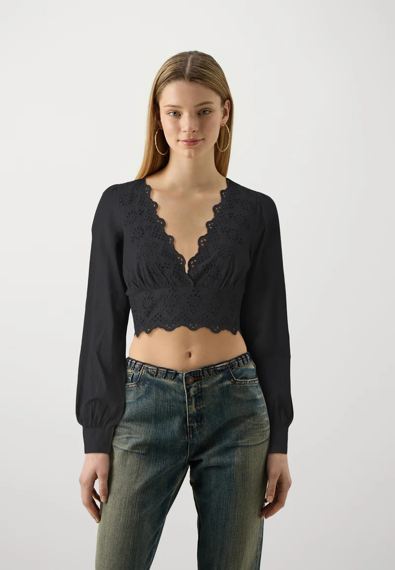 beautiful in colors ONLY ONLLOU V NECK SHORT - Blouse black Clothing Shirts & Blouses Blouses