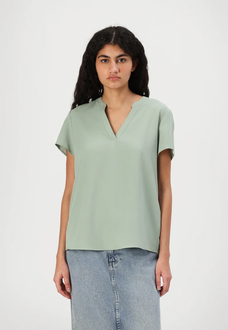 exclusive range ONLY ONLELITE LIFE V NECK - Blouse light green Clothing Shirts & Blouses Blouses