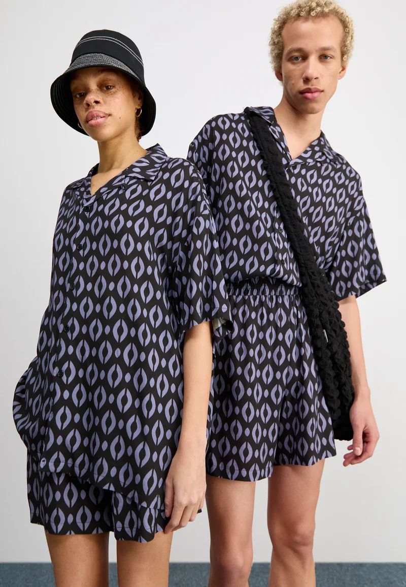 Official On Vacation GEOMETRY UNISEX - Button-down blouse black Clothing Sale Shirts Business Shirts
