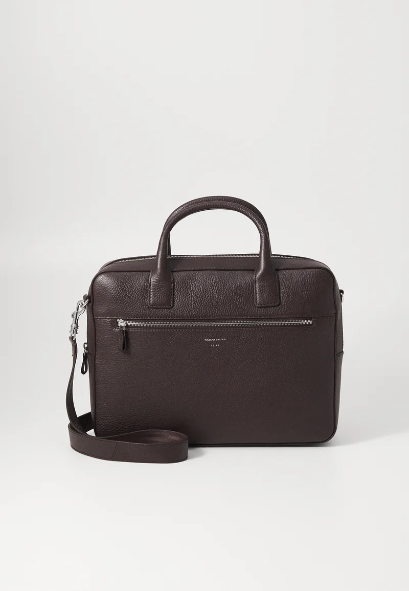 glamorous Tiger of Sweden BECKHOLMEN UNISEX - Briefcase dark brown Accessories Bags & cases Business & laptop bags