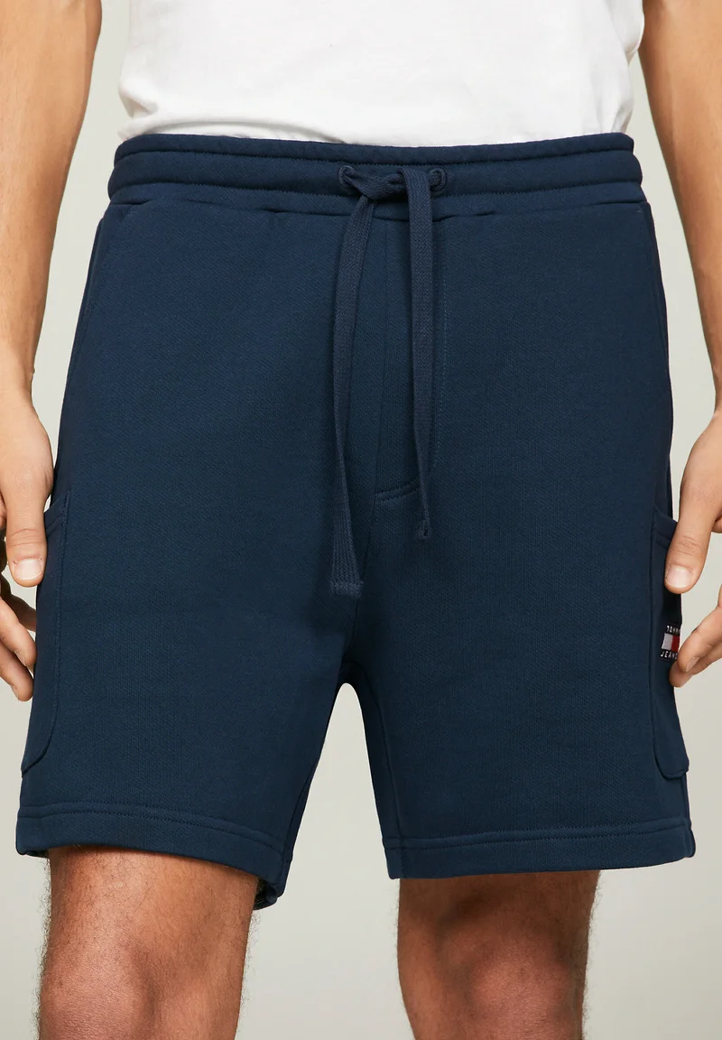 authorized dealers Tommy Jeans BADGE CARGO  - Tracksuit bottoms dark night navy Clothing Shorts Casual Shorts