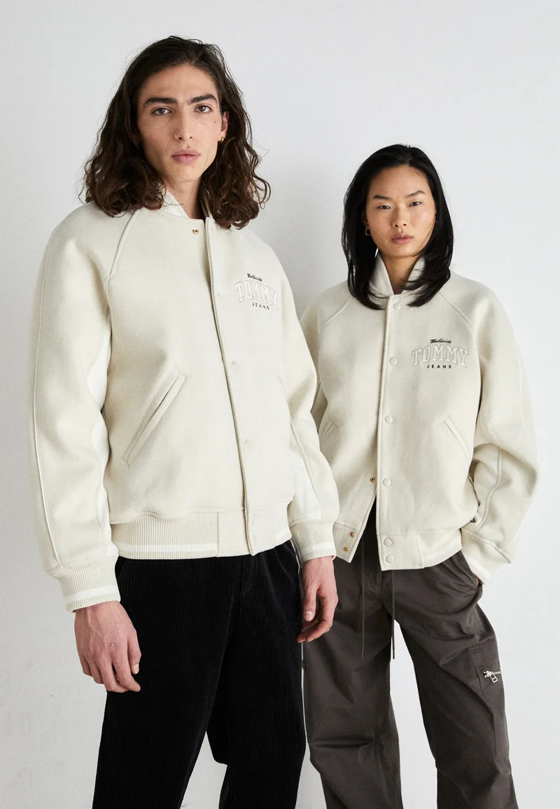 Classic Styles Tommy Jeans VARSITY UNISEX - Bomber Jacket beige Clothing Jackets & Blazers Bomber Jackets
